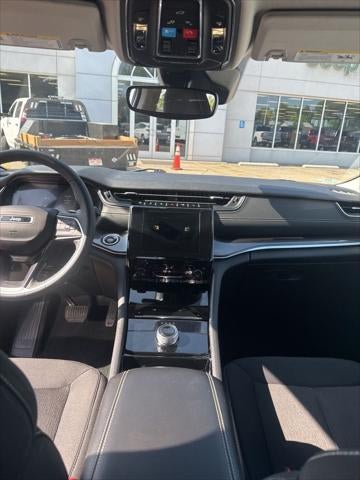 2023 Jeep Grand Cherokee Laredo 4x4