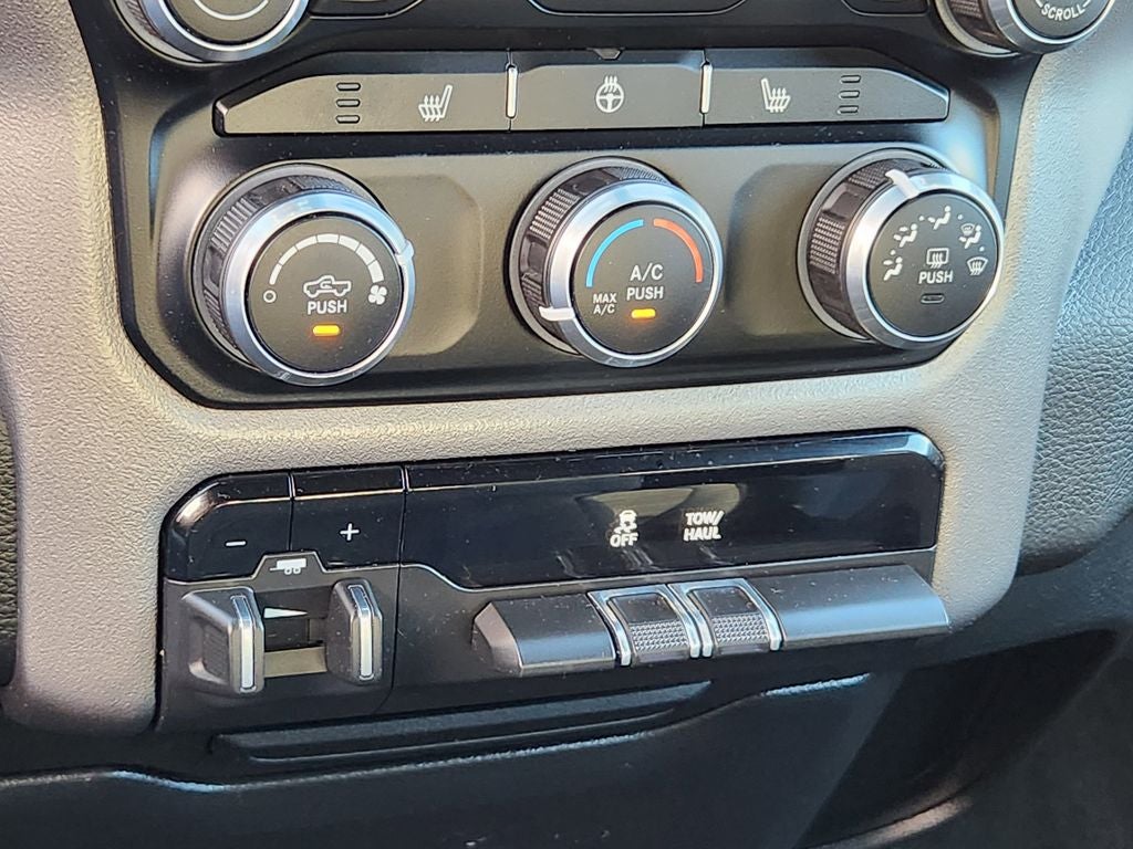 2023 RAM 1500 Big Horn Crew Cab 4x4 5'7' Box