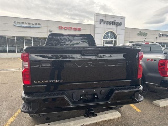 2024 Chevrolet Silverado 2500HD 4WD Crew Cab Standard Bed Custom