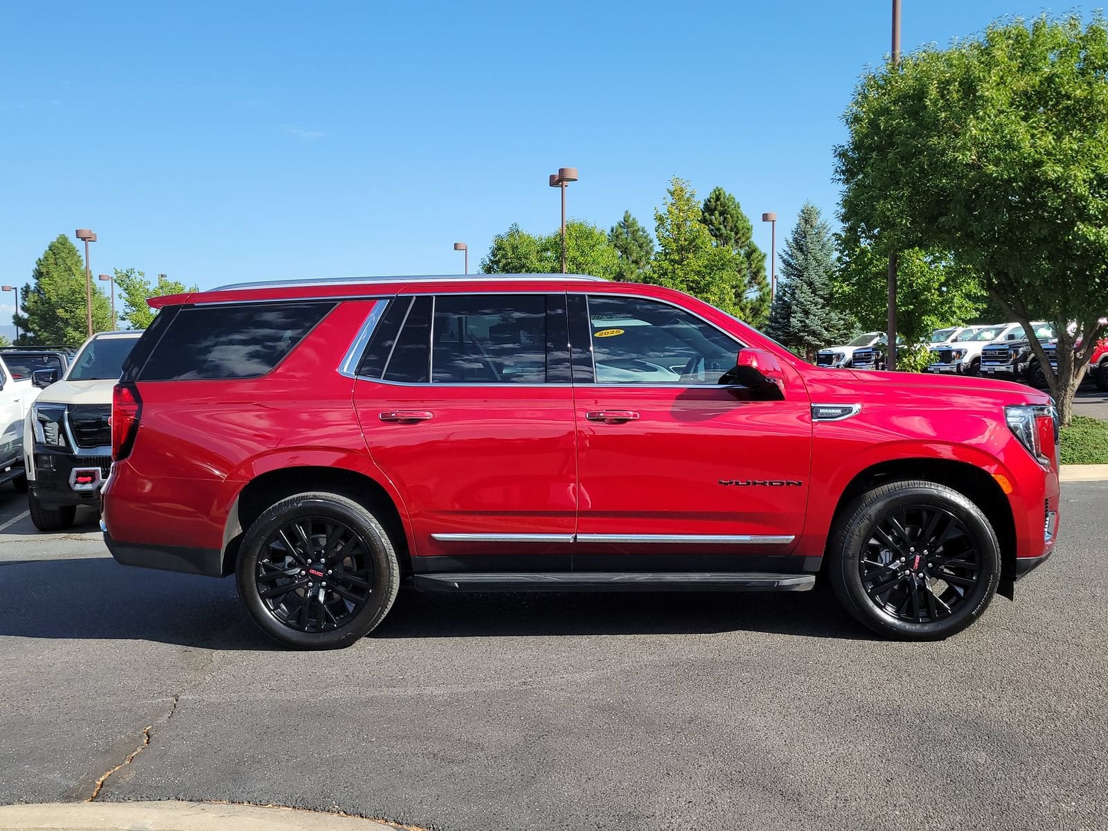 2023 GMC Yukon SLT
