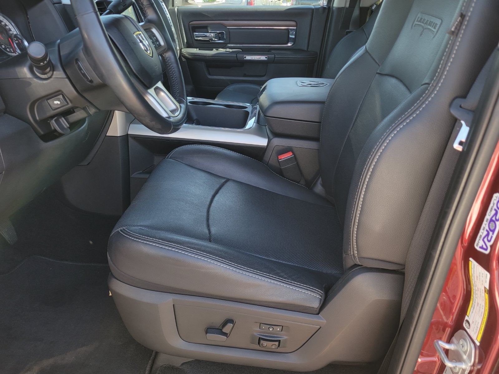2017 RAM 2500 Laramie Crew Cab 4x4 6'4" Box