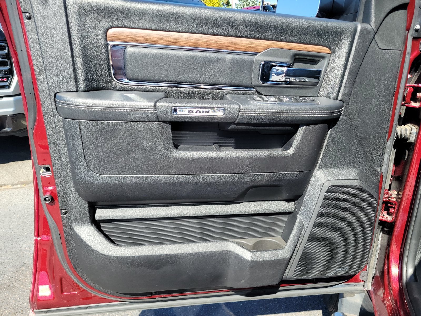 2017 RAM 2500 Laramie Crew Cab 4x4 6'4" Box