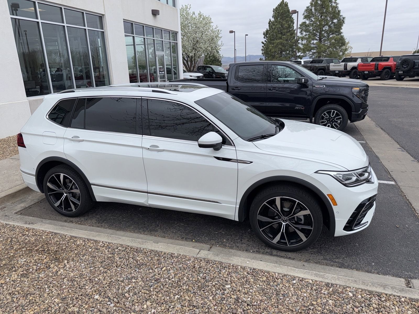 2023 Volkswagen Tiguan SEL R-Line