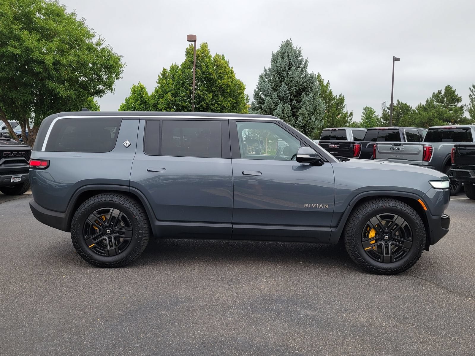 2024 RIVIAN R1S Adventure