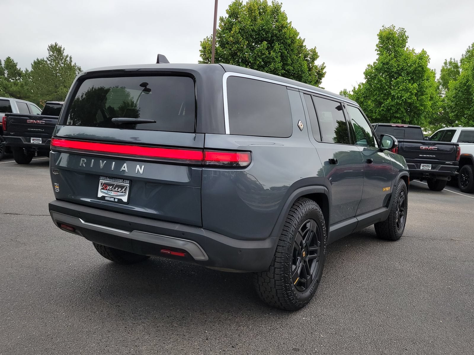 2024 RIVIAN R1S Adventure