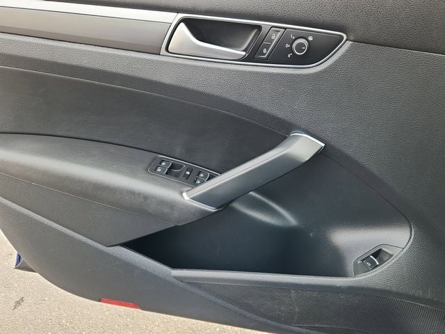 2017 Volkswagen Passat R-Line w/Comfort Pkg