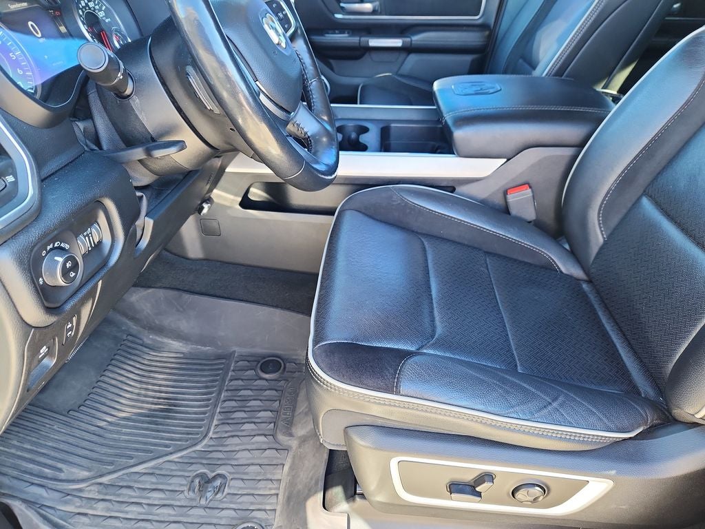 2020 RAM 1500 Laramie Crew Cab 4x4 5'7' Box