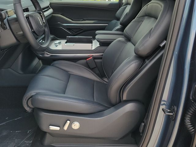 2027 Lincoln Navigator Premiere