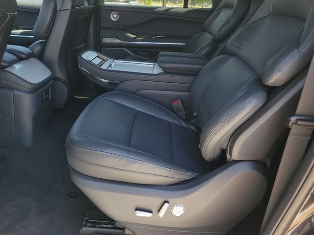 2027 Lincoln Navigator L Reserve