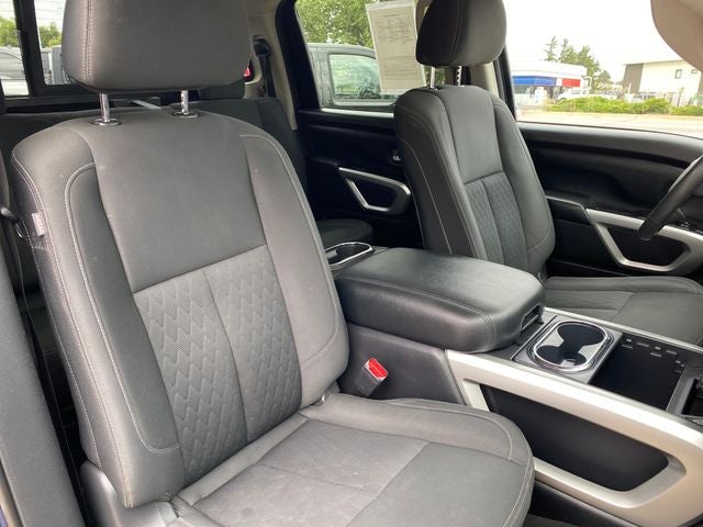 2017 Nissan Titan SV