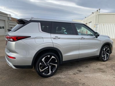 2023 Mitsubishi Outlander SE