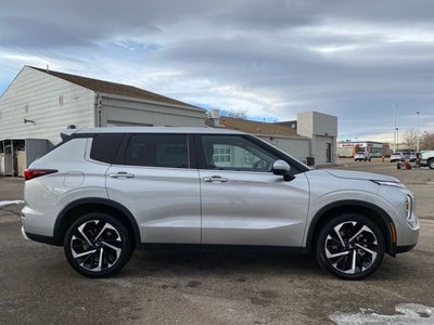 2023 Mitsubishi Outlander SE