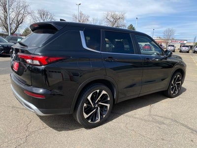 2024 Mitsubishi Outlander SE