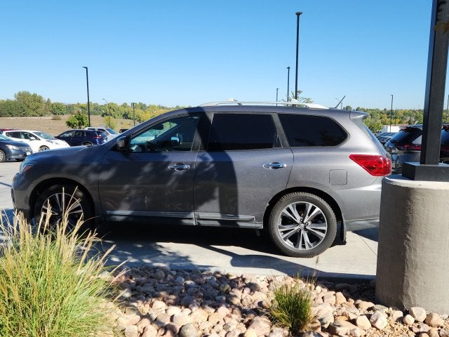 2017 Nissan Pathfinder Platinum