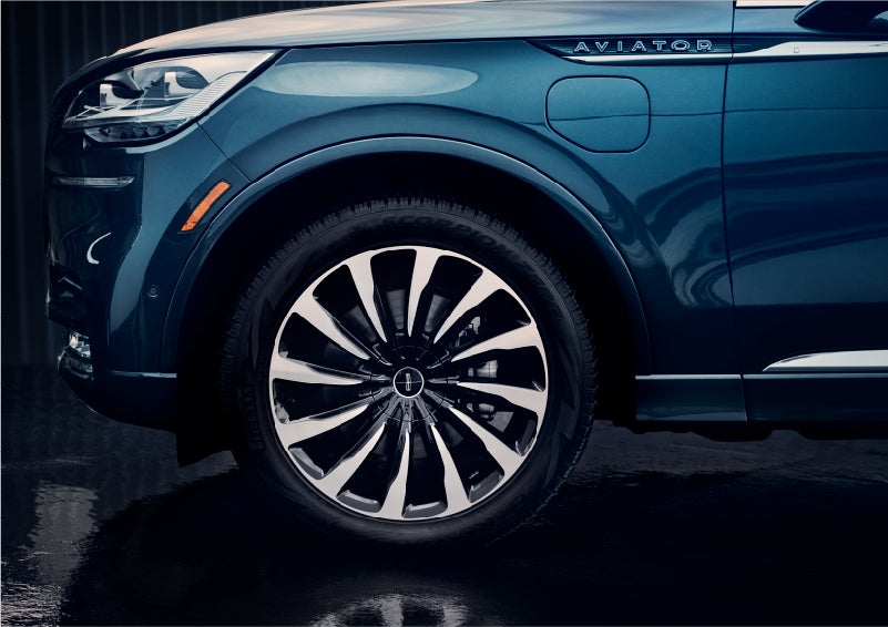 The 2023 Lincoln Aviator® Black Label Grand Touring model with unique 12-spoke wheel | Loveland Lincoln in Loveland CO