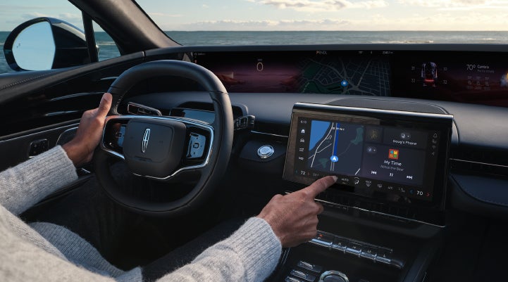 The driver of a 2024 Lincoln Nautilus® SUV interacts with the new Lincoln Digital Experience. | Loveland Lincoln in Loveland CO