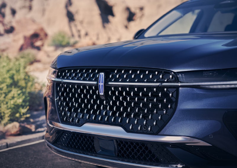 The stylish grille of a 2024 Lincoln Nautilus® SUV sparkles in the sunlight. | Loveland Lincoln in Loveland CO