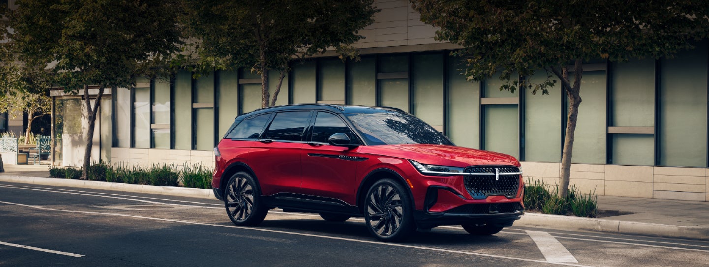 A 2025 Lincoln Nautilus® SUV with an available hybrid powertrain is parked in an urban setting. | Loveland Lincoln in Loveland CO