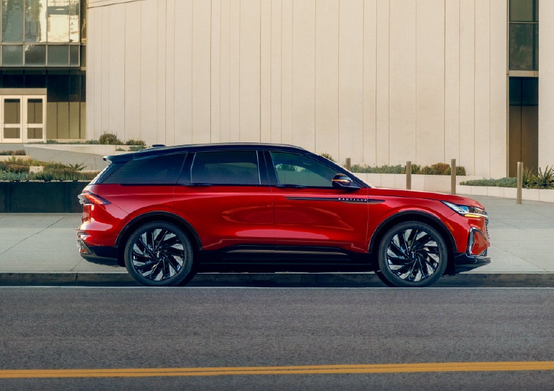 2025 Lincoln Nautilus® SUV with the available Jet Appearance Package and Hybrid transmission. | Loveland Lincoln in Loveland CO