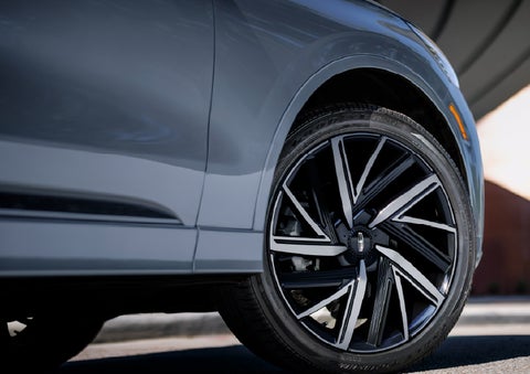 The wheel of the 2027 Lincoln Aviator® Black Label™ SUV is shown slightly angled out. | Loveland Lincoln in Loveland CO