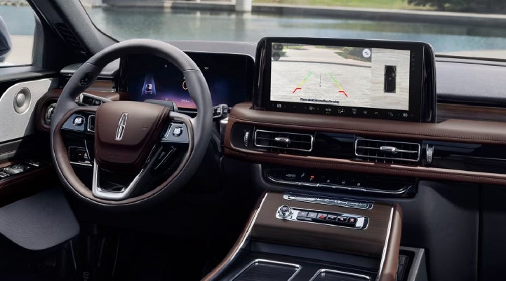 The backup camera of the 2027 Lincoln Aviator® SUV is displayed on screen. | Loveland Lincoln in Loveland CO